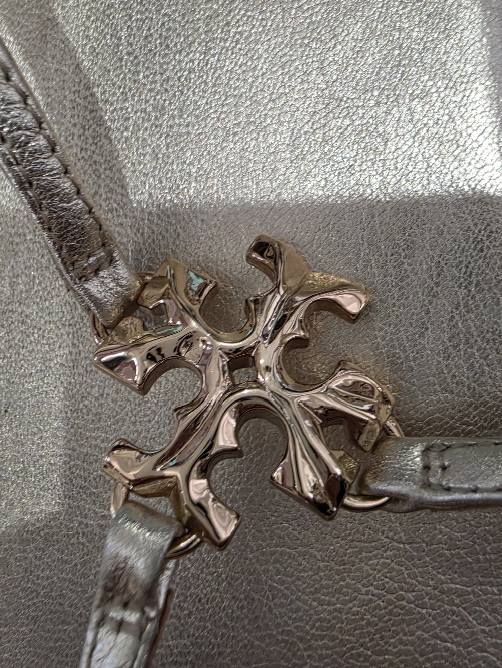 Tory Burch Metallic Gold T-Strap Flat Sandals Size 9.5 - Picture 4 of 6